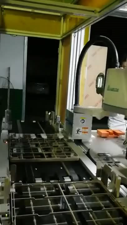 臺達SCARA機器人搭配視覺系統之手機玻璃上下料