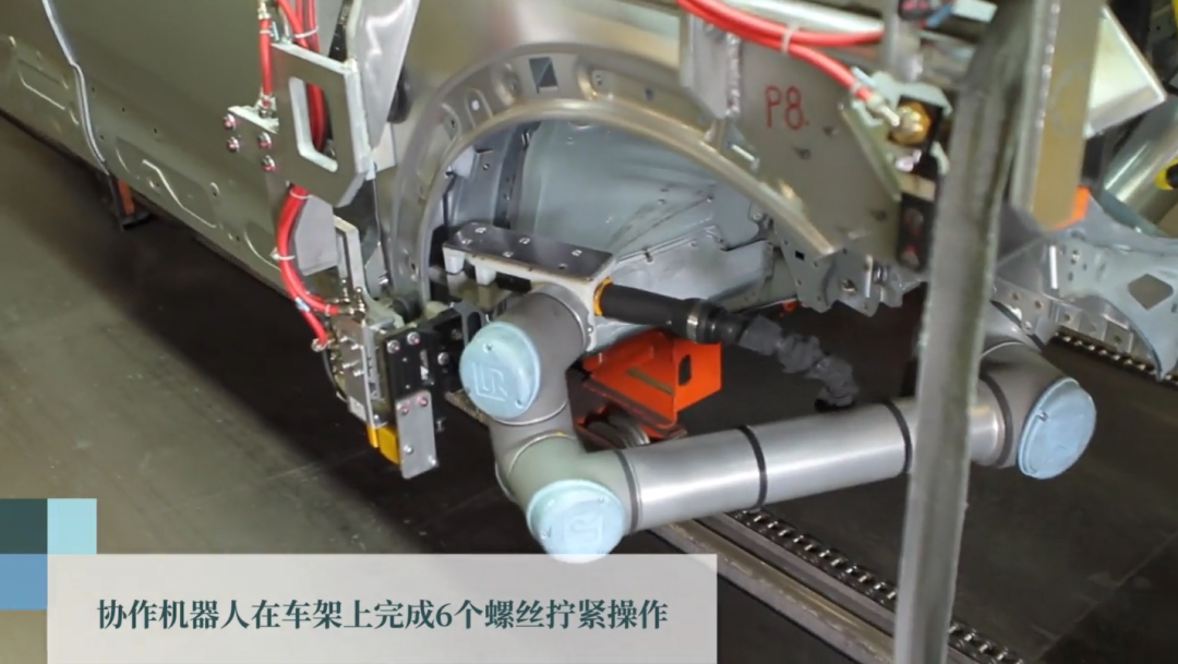 UR10處理協作式螺絲擰緊任務