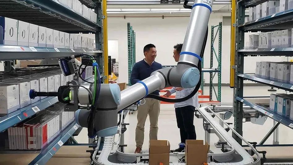 優傲機器人
