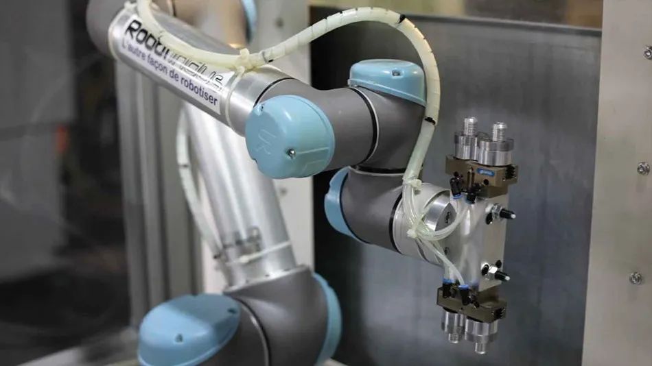 優傲協作機器人解決的任務:操作CNC機床、鉆孔機與成型機、物料取放、組裝、產品檢測。