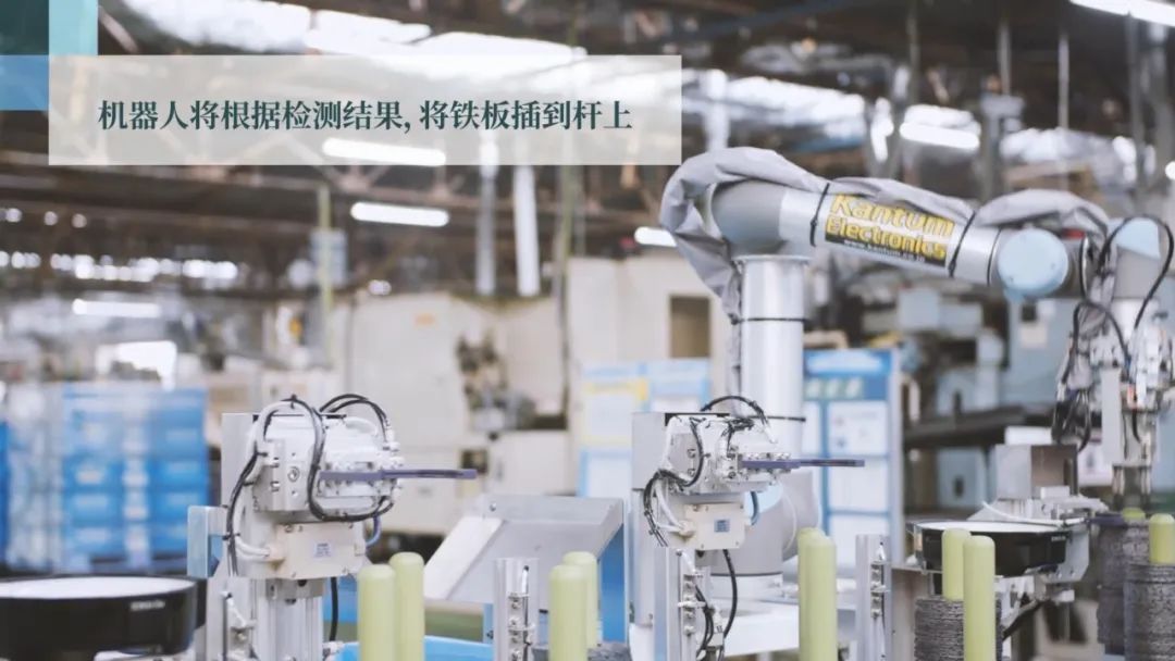 兩臺UR5機器人檢測粘性聯軸器中薄鐵板的正面和背面