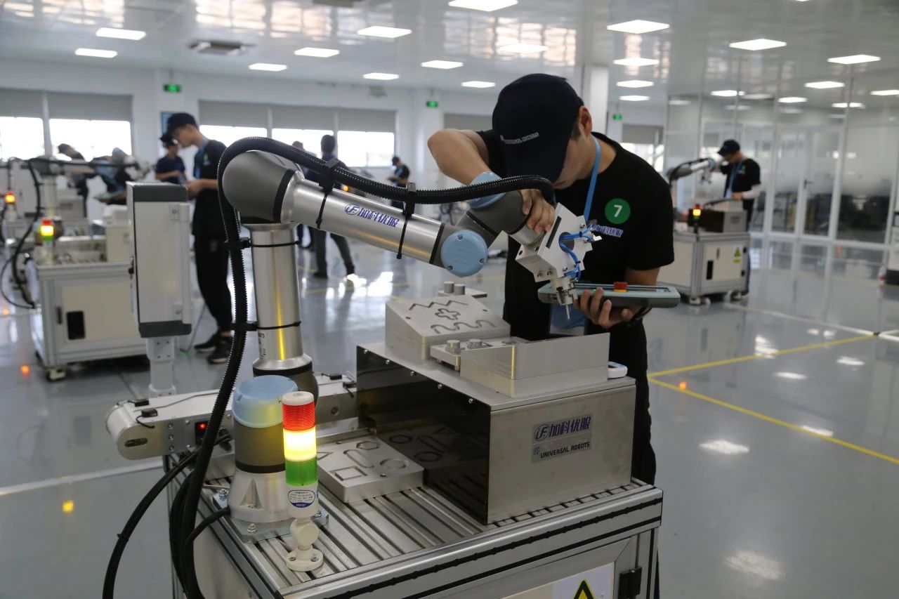 優傲機器人協辦2023嘉興市機器人技能大賽圓滿落幕